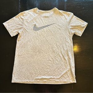 Nike Large Silver Gray and Polka Dot T-Shirt Short Sleeve Workout